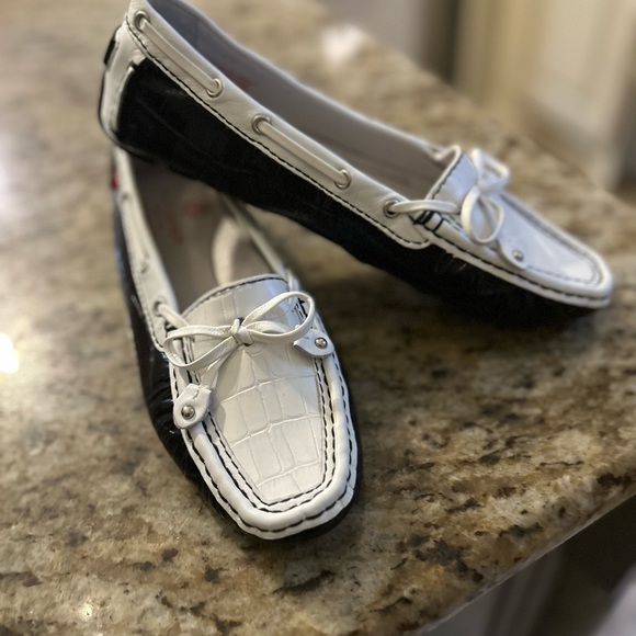 Marc Joseph Black and White Leather Loafers - Picture 15 of 16